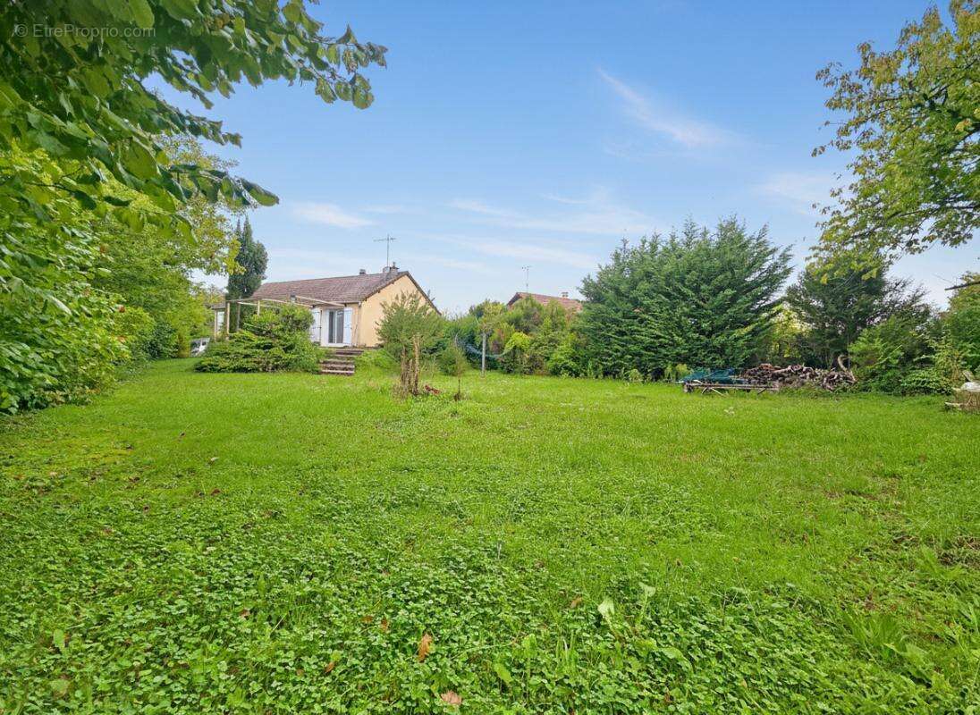 Maison à SAINT-JEAN-DE-BOURNAY