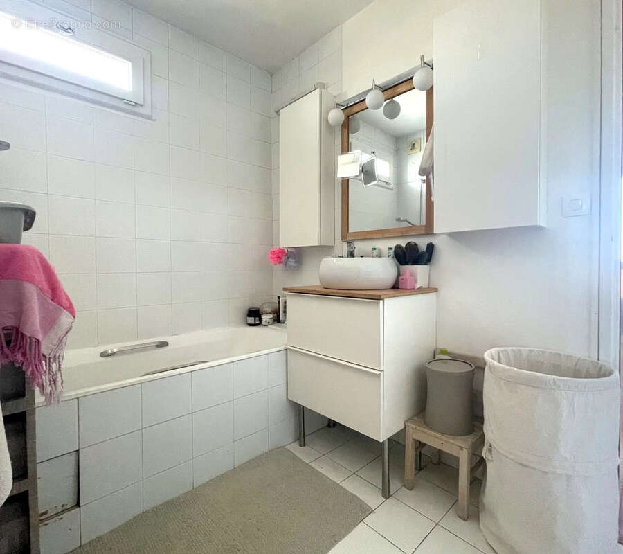Appartement à COURBEVOIE