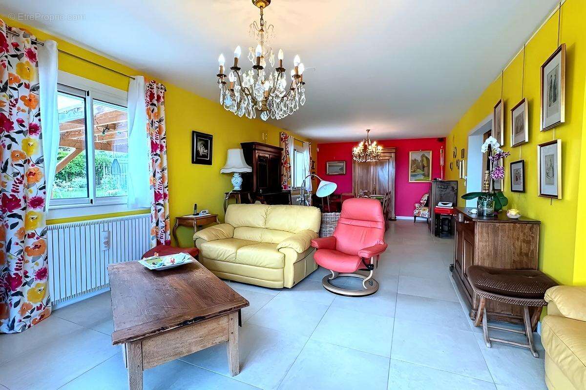 Maison à RENAISON