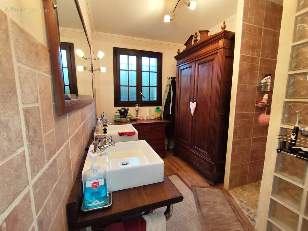 Maison à SAVIGNY-LE-TEMPLE