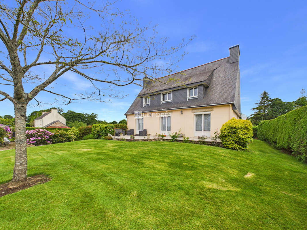 Maison à ELLIANT