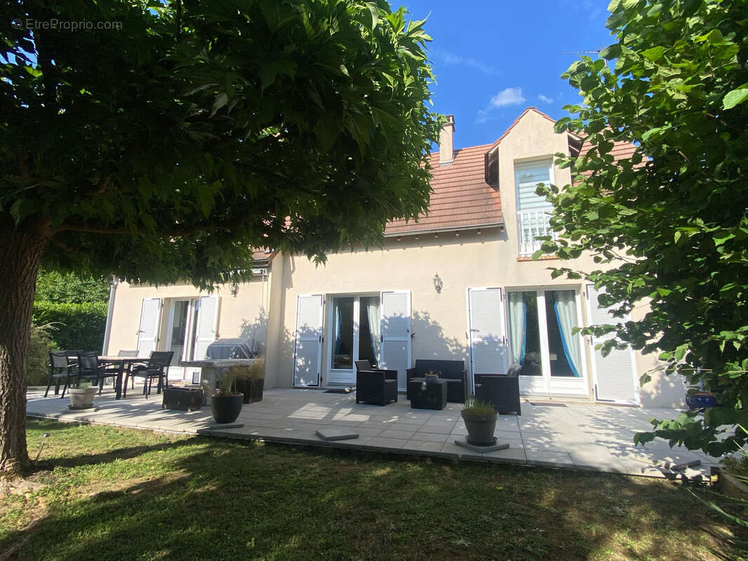 Maison à LIVRY-SUR-SEINE