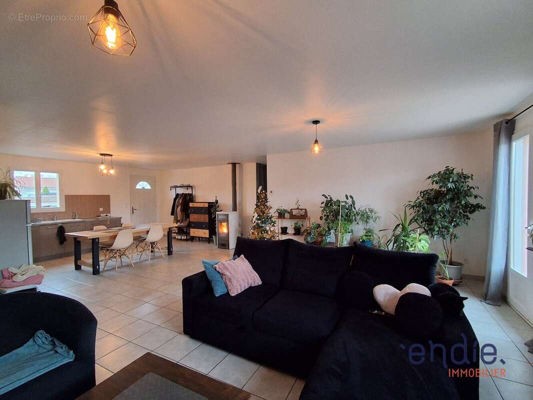 Maison à PUY-GUILLAUME