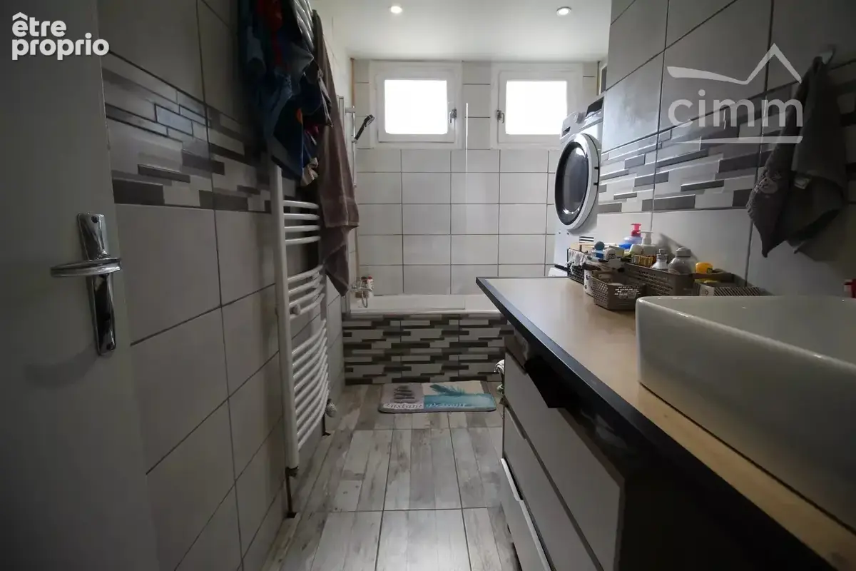 A vendre une maison entièrement rénovée avec jardin et garage - photo 20