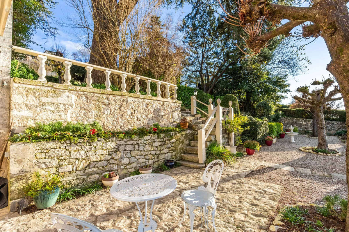 Town house with garden and garage - photo 6