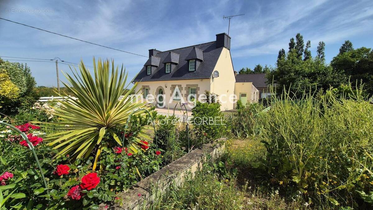 Maison à TREGOMEUR