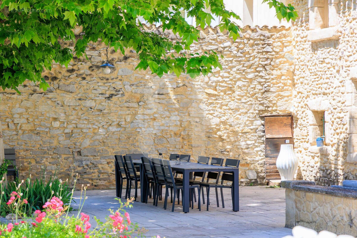 Maison à L'ISLE-SUR-LA-SORGUE