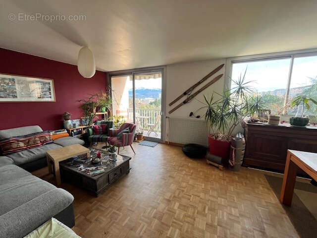 Appartement à FONTAINE