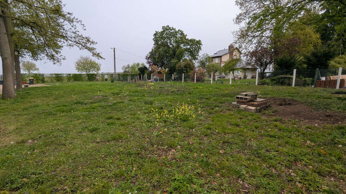 Terrain à SAINT-PIERRE-DU-VAUVRAY