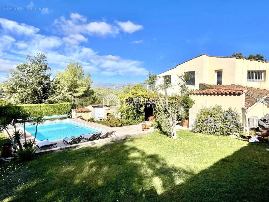 Maison à ROQUEFORT-LES-PINS