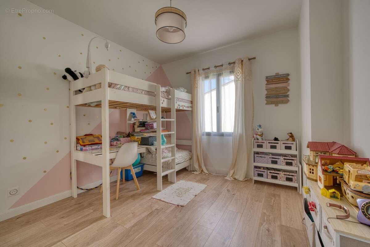 Maison à vendre 4 chambres - 1 bureau - 6 pièces ECHILLAIS (17) - photo 14