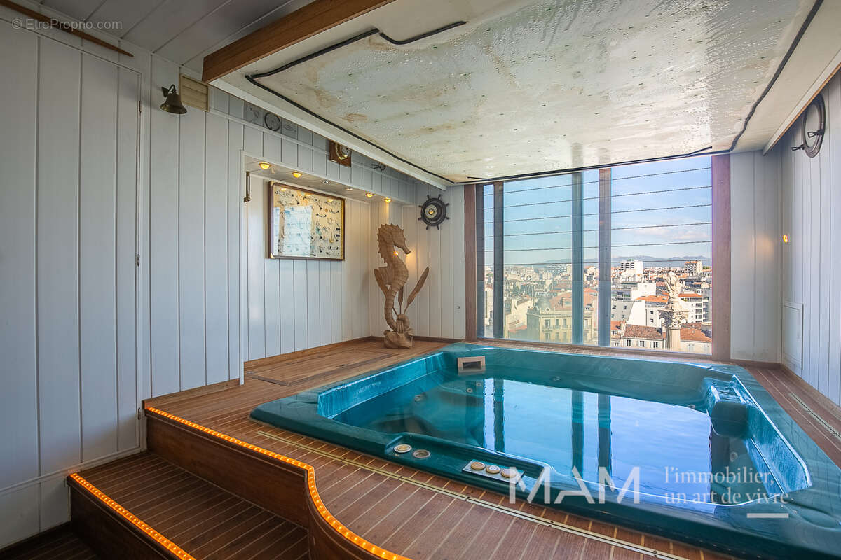 Appartement à MARSEILLE-6E