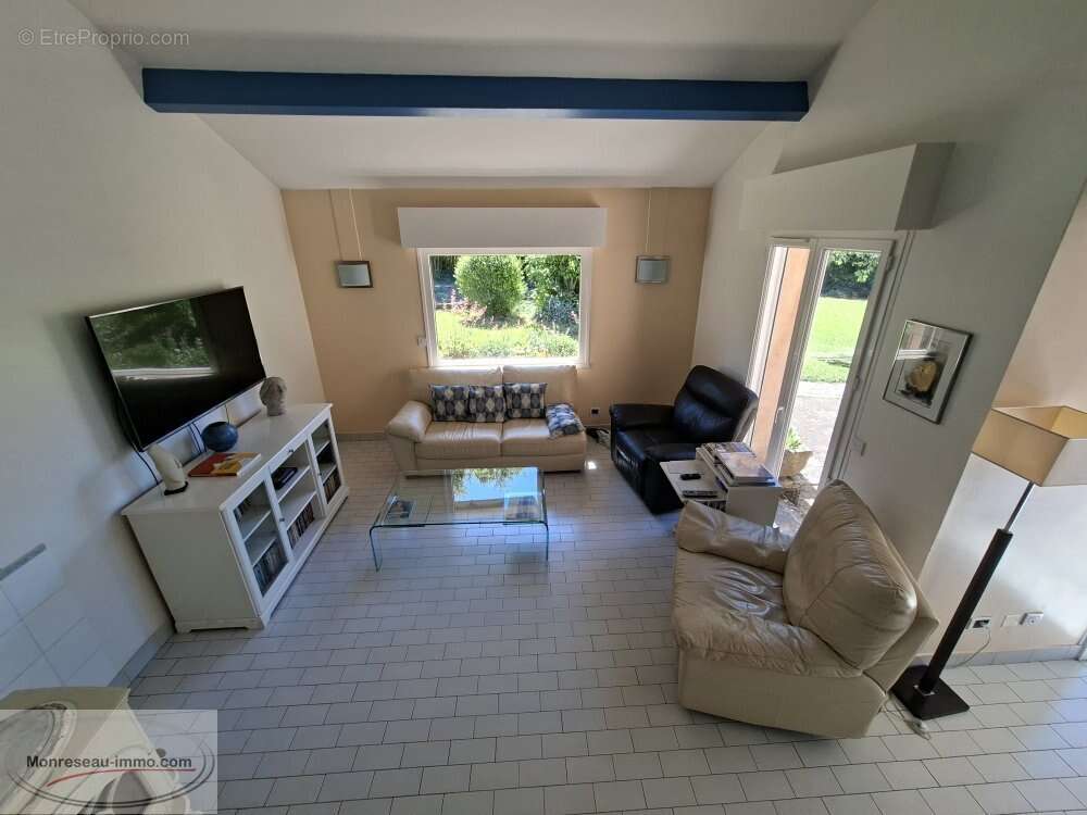 Maison à LA ROCHE-VINEUSE