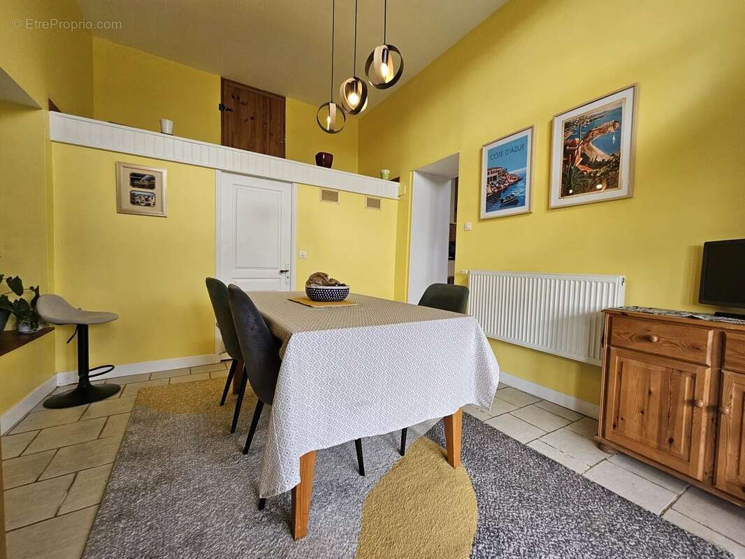 Une maison de village riveraine au charme atypique - photo 13