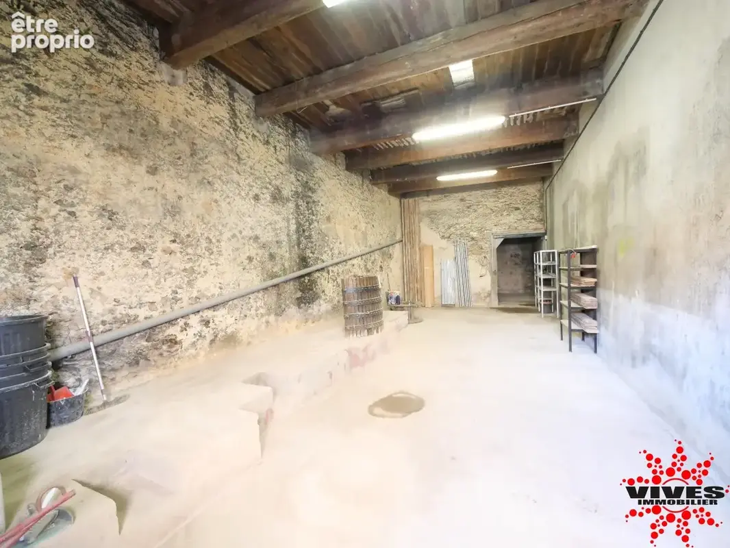 Belle remise en pierre à aménager  120 m², garage 80 m² et terrasse avec vue dégagée - photo 6