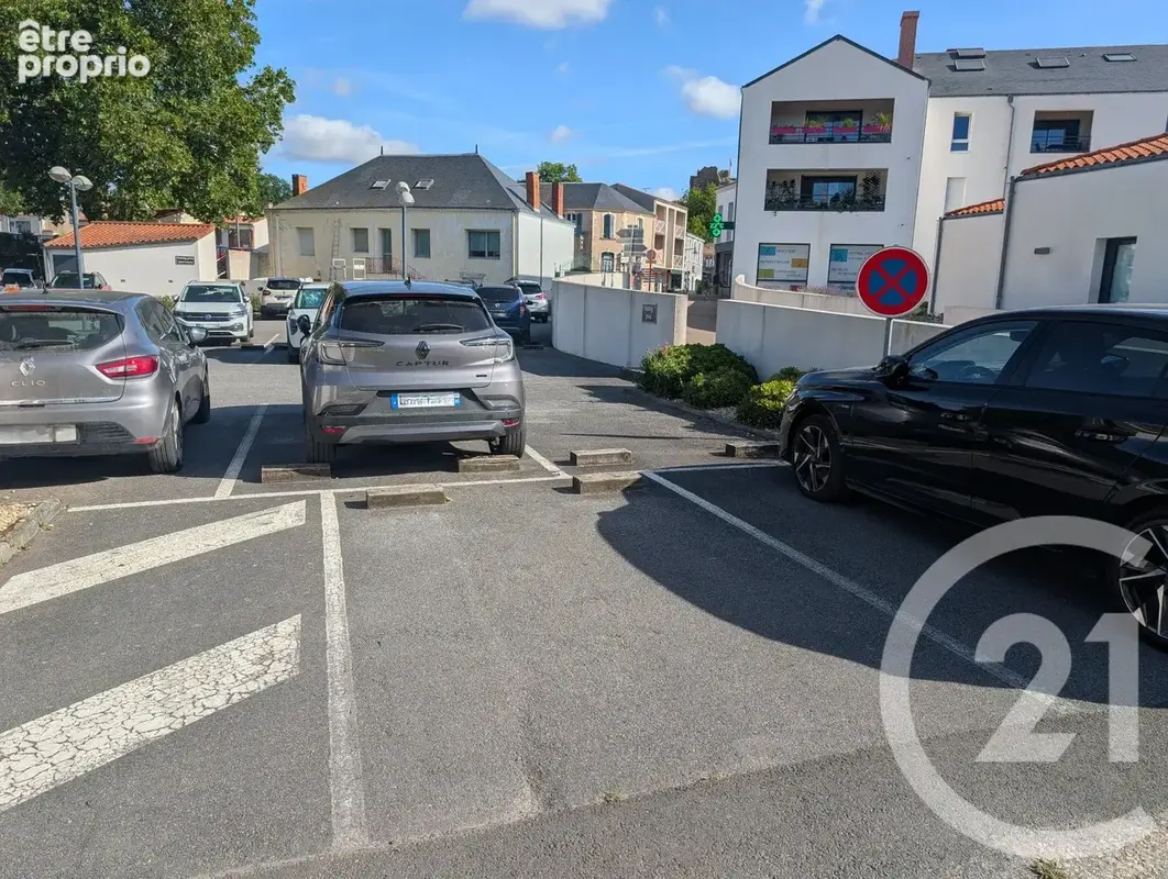 Parking à TALMONT-SAINT-HILAIRE