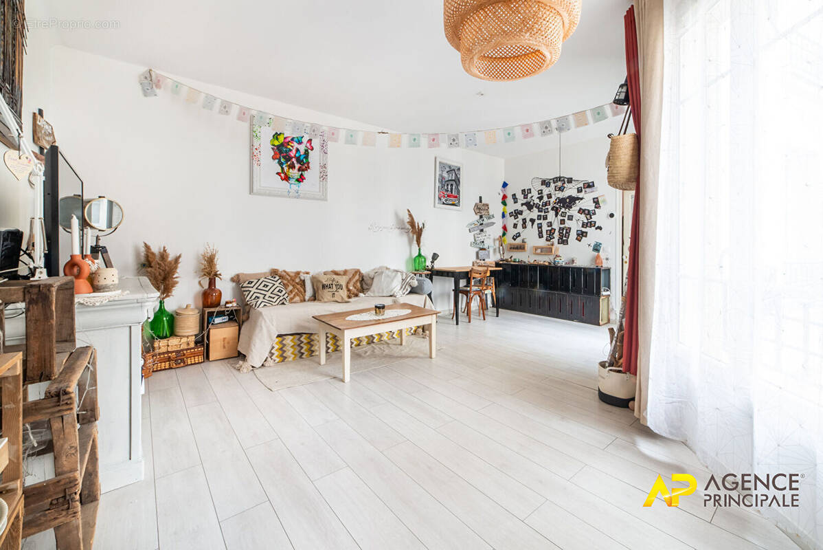 Appartement à LA GARENNE-COLOMBES