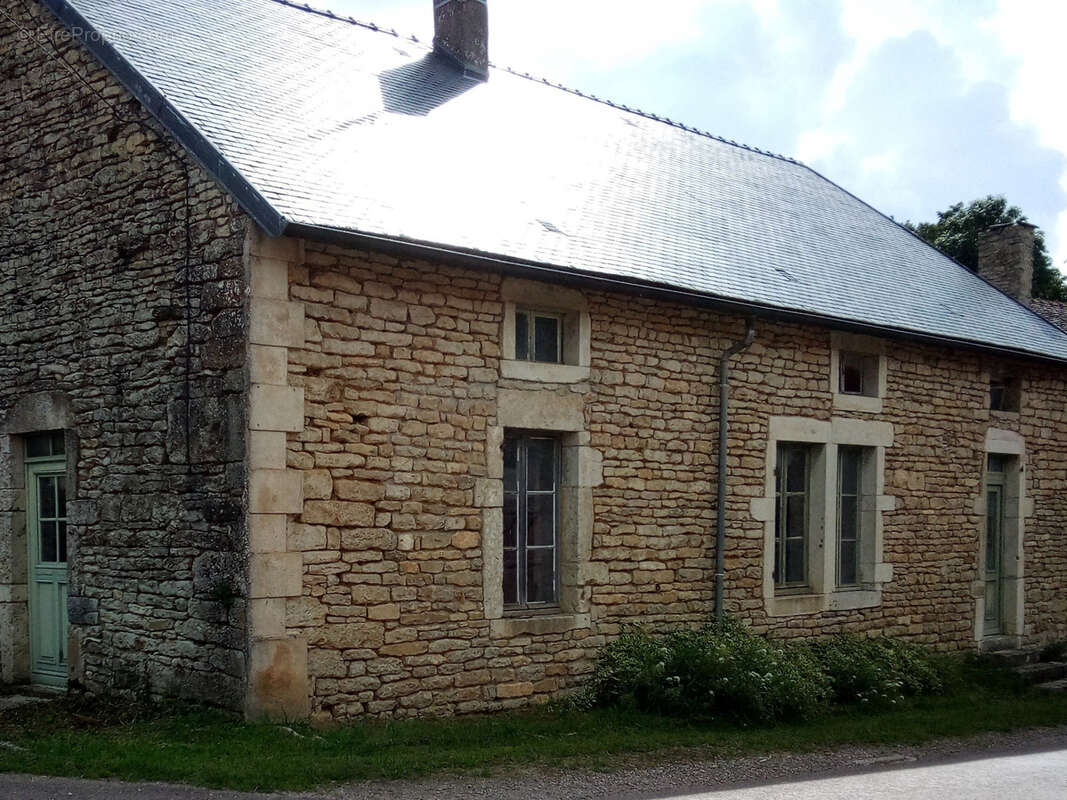 Maison à PRECY-SOUS-THIL