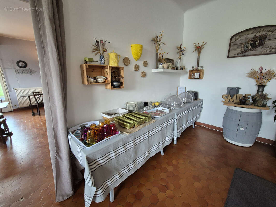 Commerce à LAMARQUE-PONTACQ