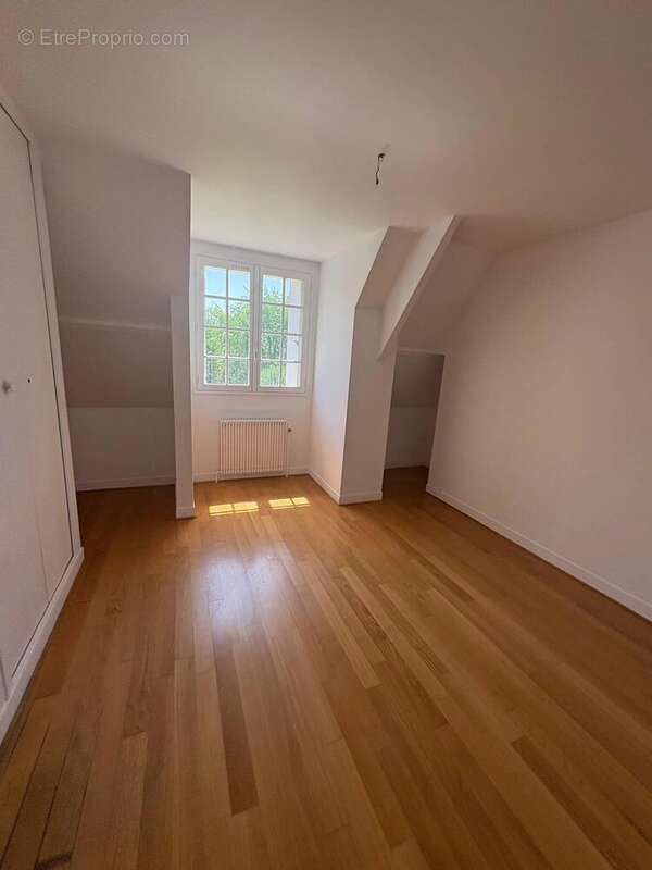 Maison à SAINT-NOM-LA-BRETECHE