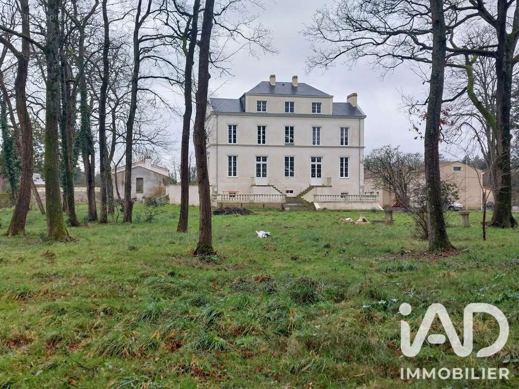 Maison 325 m² à Les Sorinieres  - photo 5