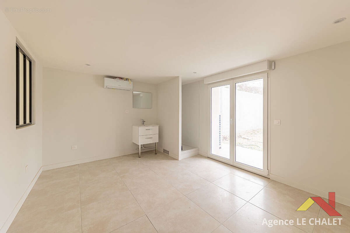 Maison à VILLENEUVE-LE-ROI