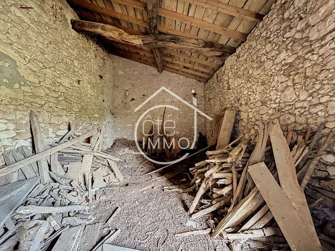 Flaujagues : Maison de campagne de 110 m² avec jardin, garage et dépendances - photo 13