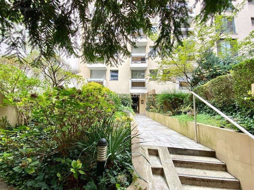 Appartement à PARIS-14E