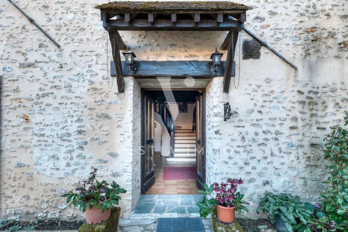 Ancien Corps de ferme du XVIIe – 402 m² – Fort potentiel à 13 min de Rambouillet - photo 2