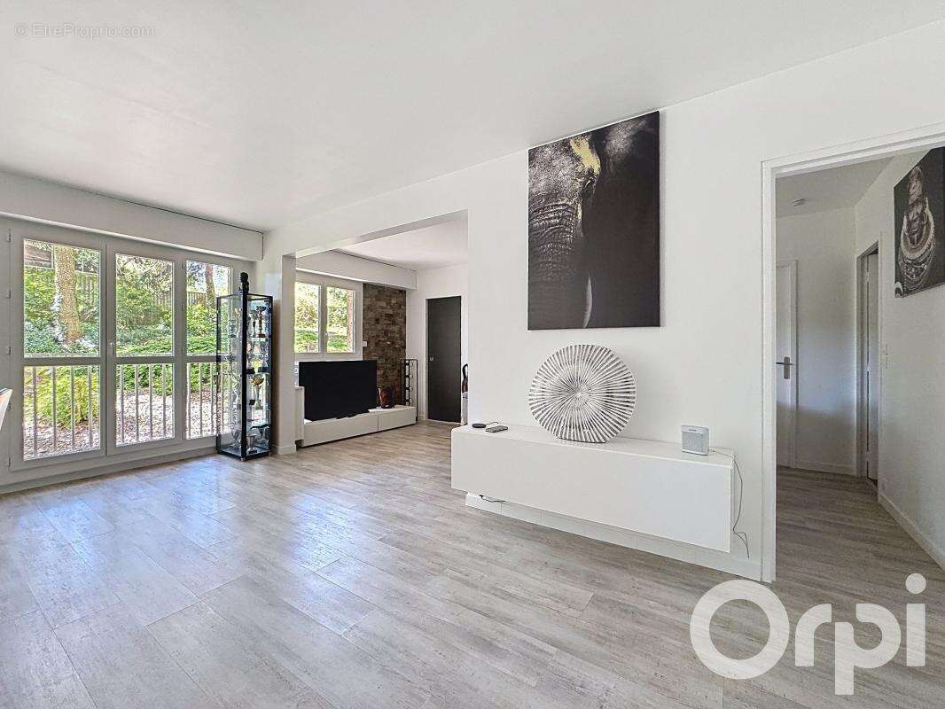 Appartement à LES ULIS