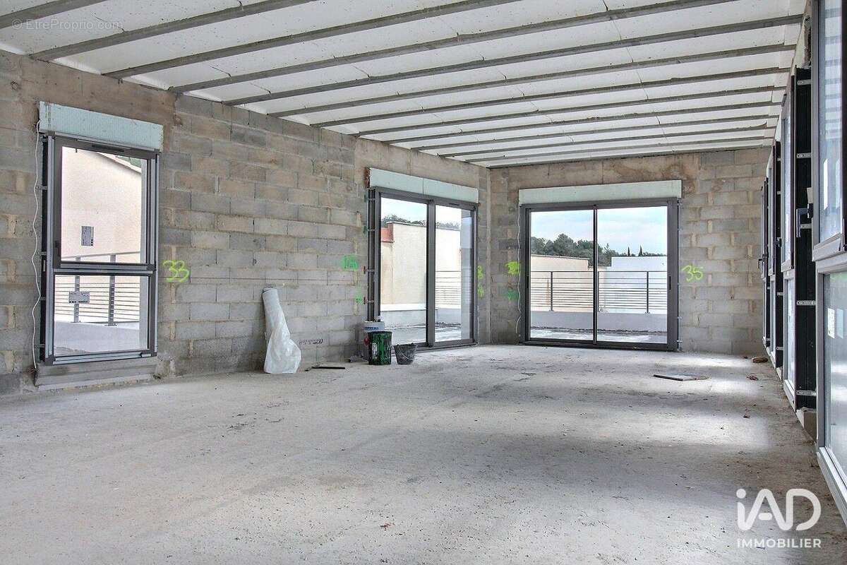 Photo 1 - Commerce à SAINT-MAXIMIN-LA-SAINTE-BAUME