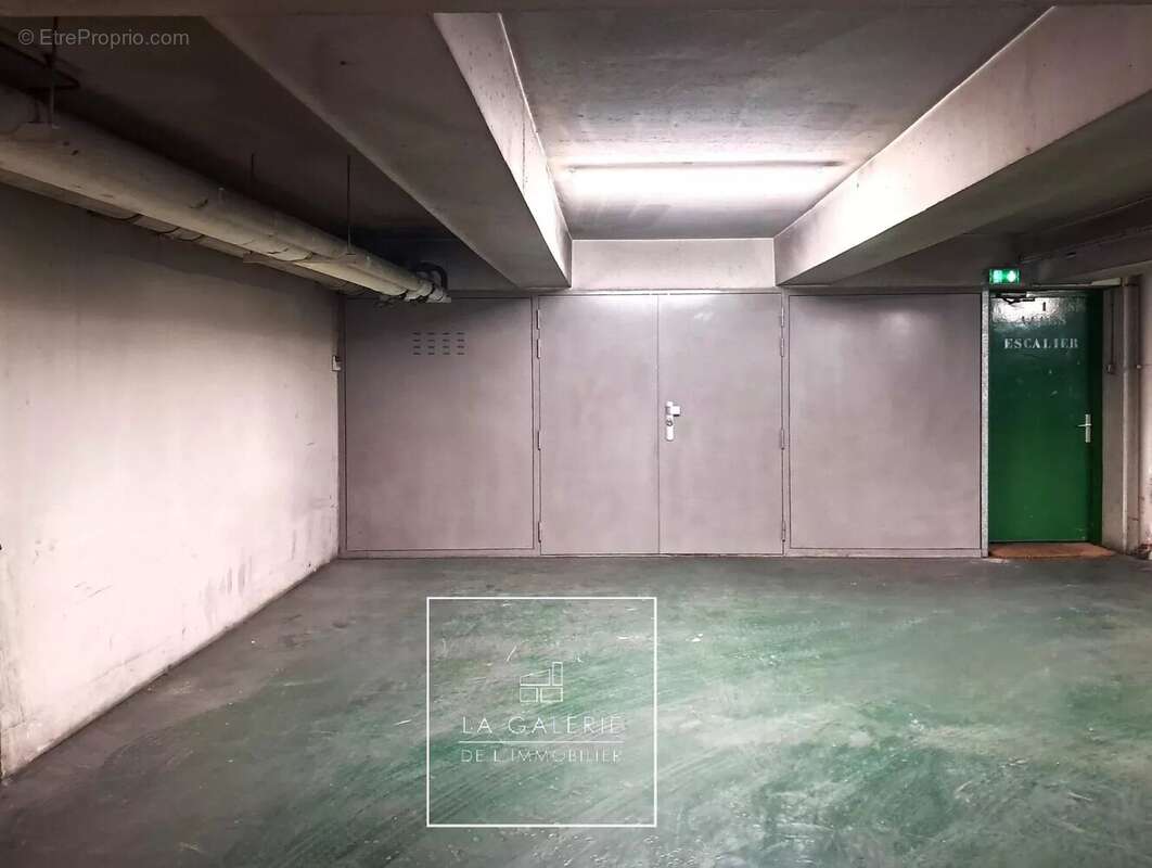 Parking à PARIS-16E