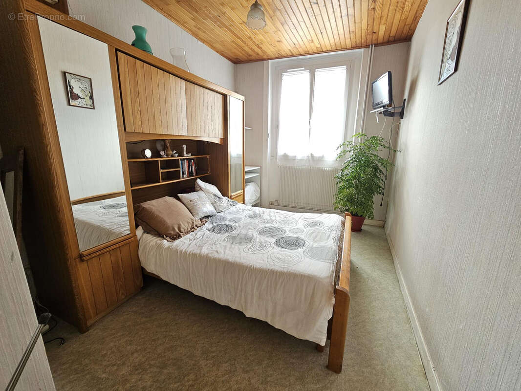 Maison à SAINT-JUST-MALMONT