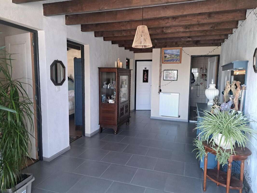 Maison 250 m² à Rancy  - photo 3