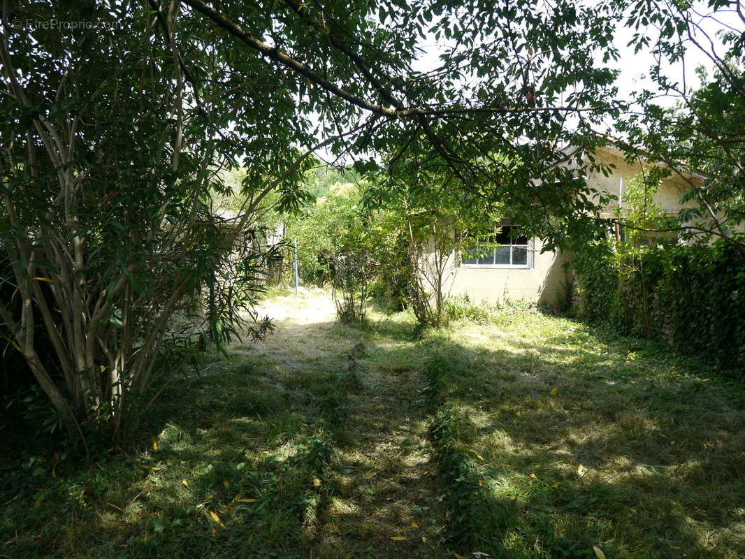 T2 RdC 49 m2 + Terrasse 16 m2 + Jardin 270 m2 + 2 Cabanons - photo 17