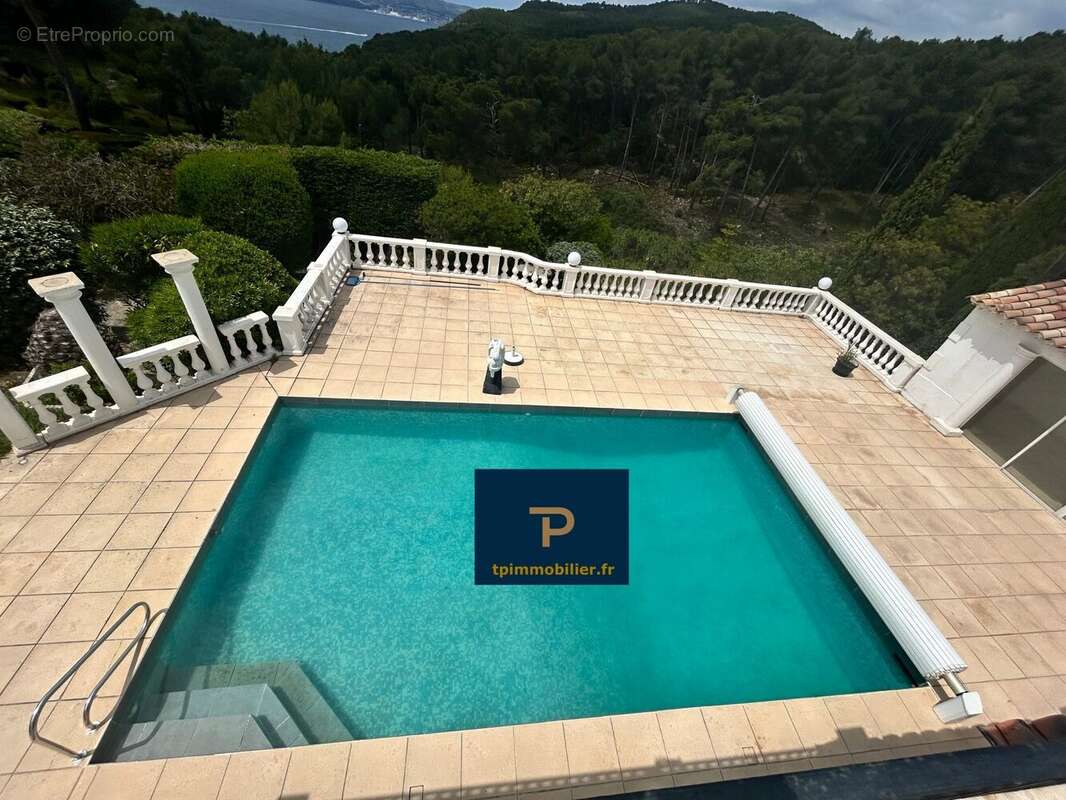 Maison à SAINT-CYR-SUR-MER