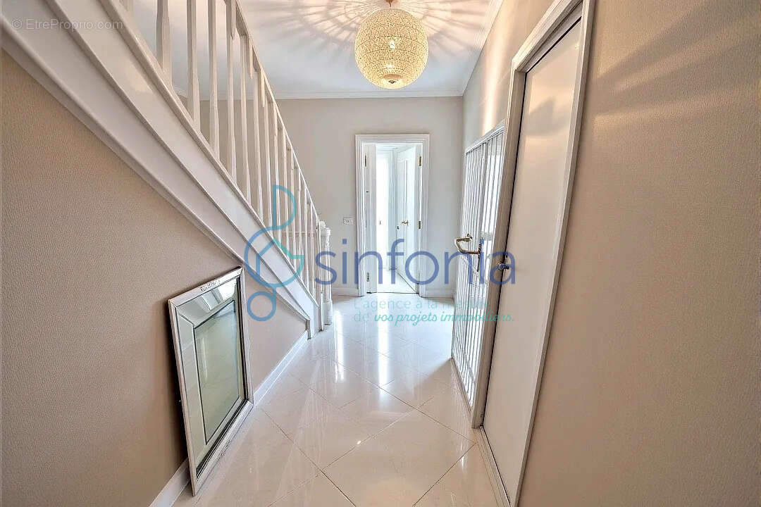 Maison à GALLARGUES-LE-MONTUEUX