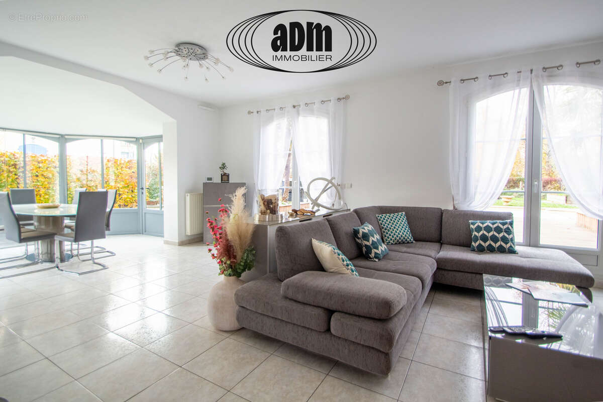 Maison à BAILLY-ROMAINVILLIERS