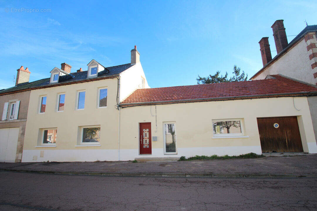 Maison à LUCENAY-LES-AIX