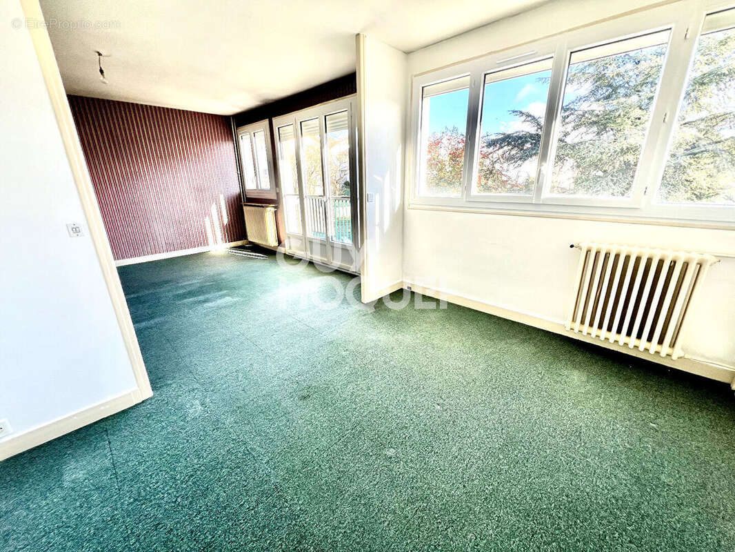 Appartement à VERRIERES-LE-BUISSON