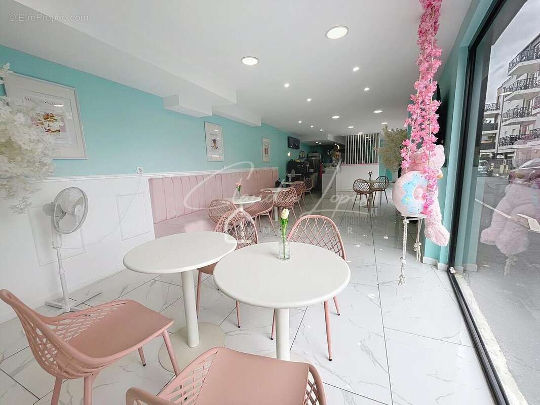 Photo 8 - Commerce à SARCELLES