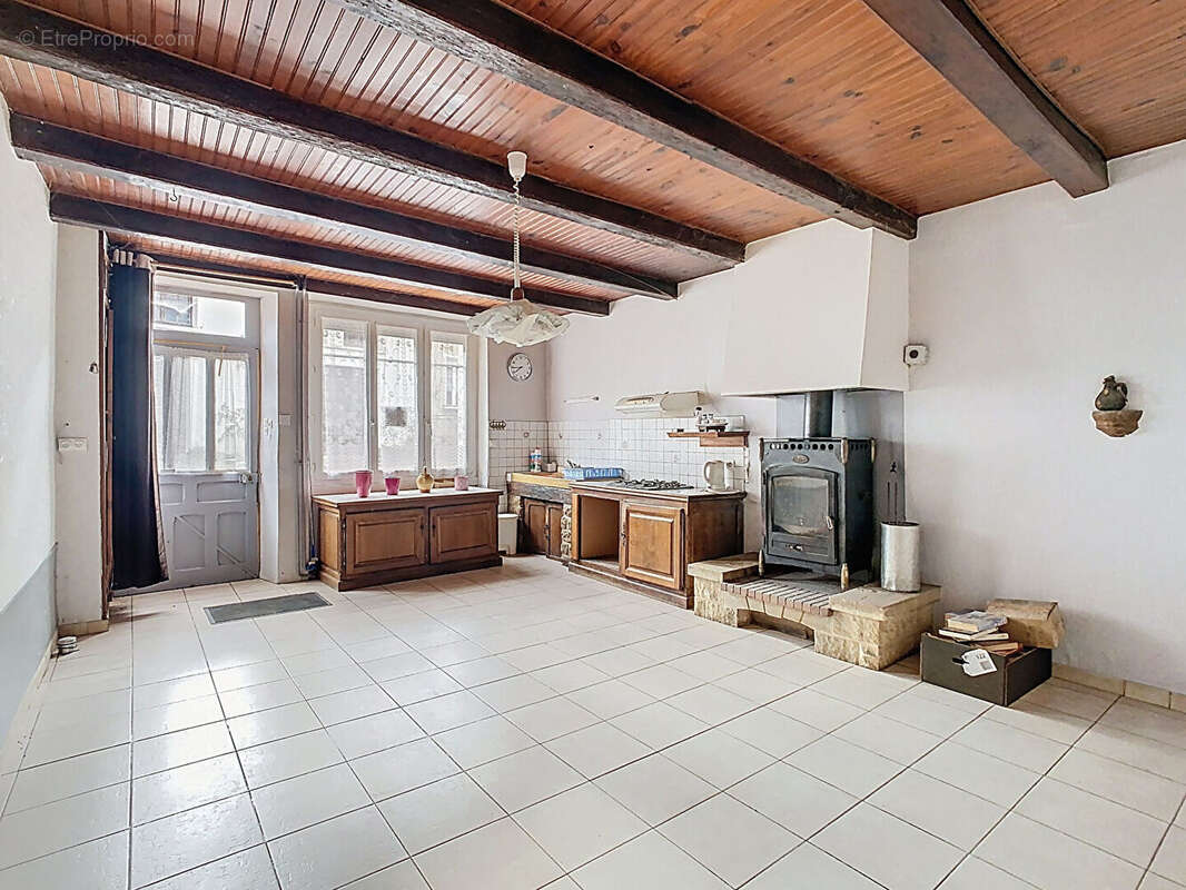 Maison à DAMPIERRE