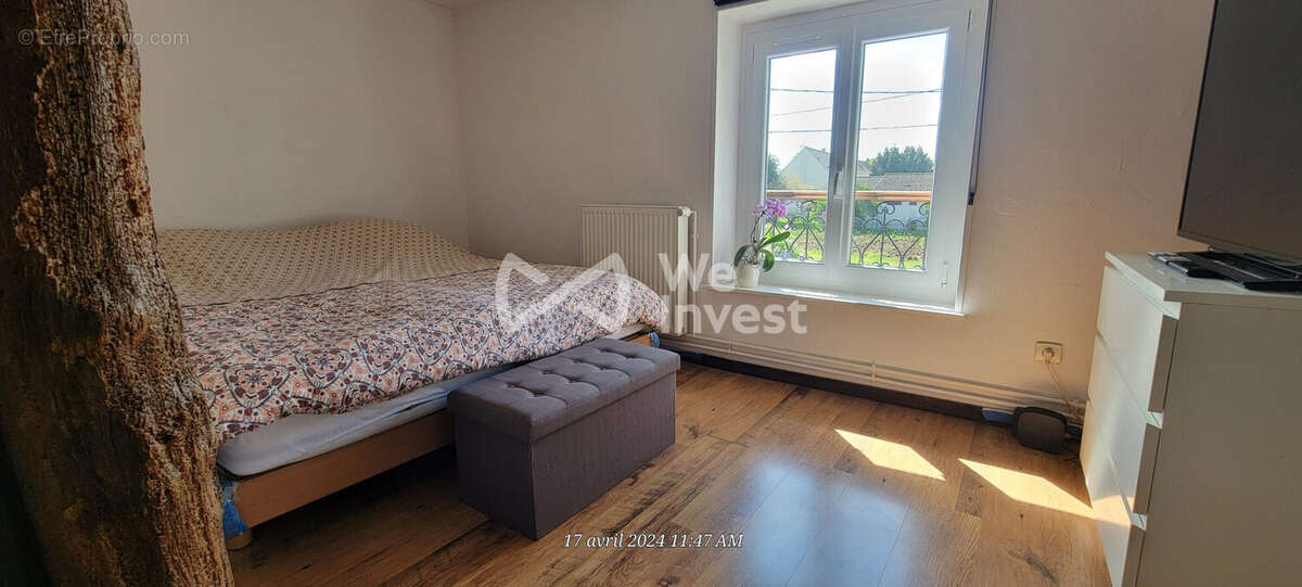 CHAMBRE 2 - Maison à SAINT-GERMAIN-SOUS-DOUE