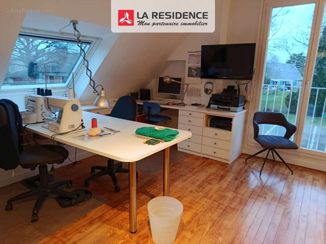 Maison 132 m² à Le Mesnil-Saint-Denis  - photo 9