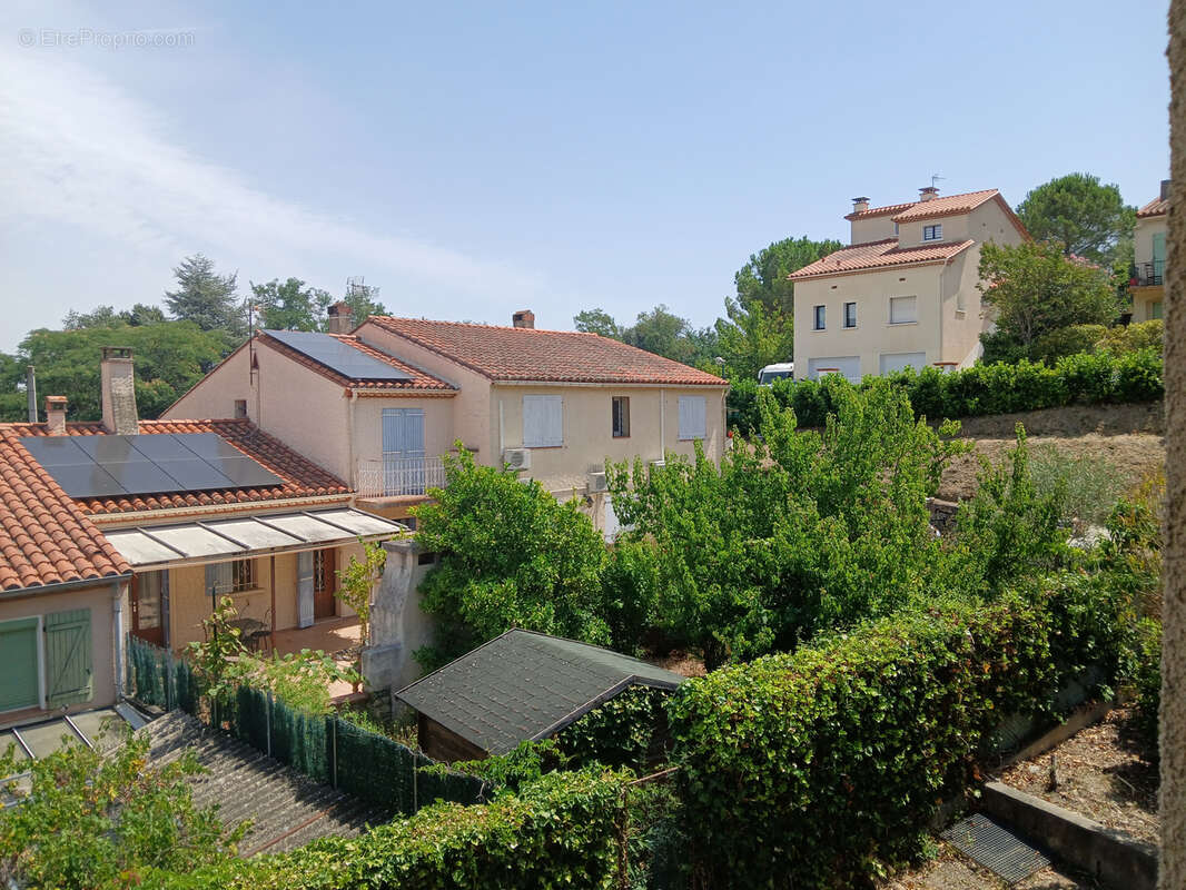 Villa sur 3 faces , 3 niveaux, 5 chambres , 2 bains, jardin , garage et parking. - photo 31