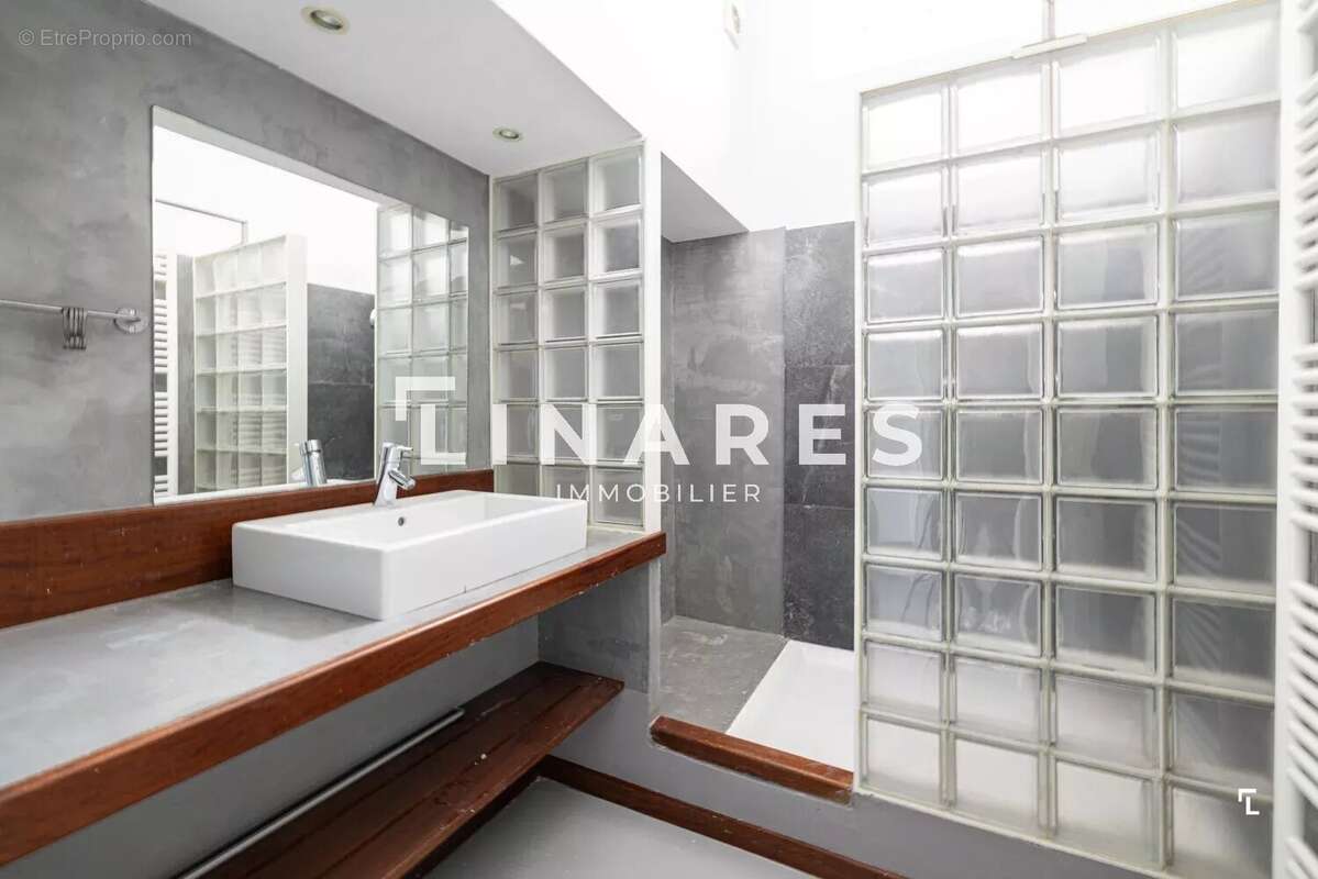 Appartement à MARSEILLE-1E