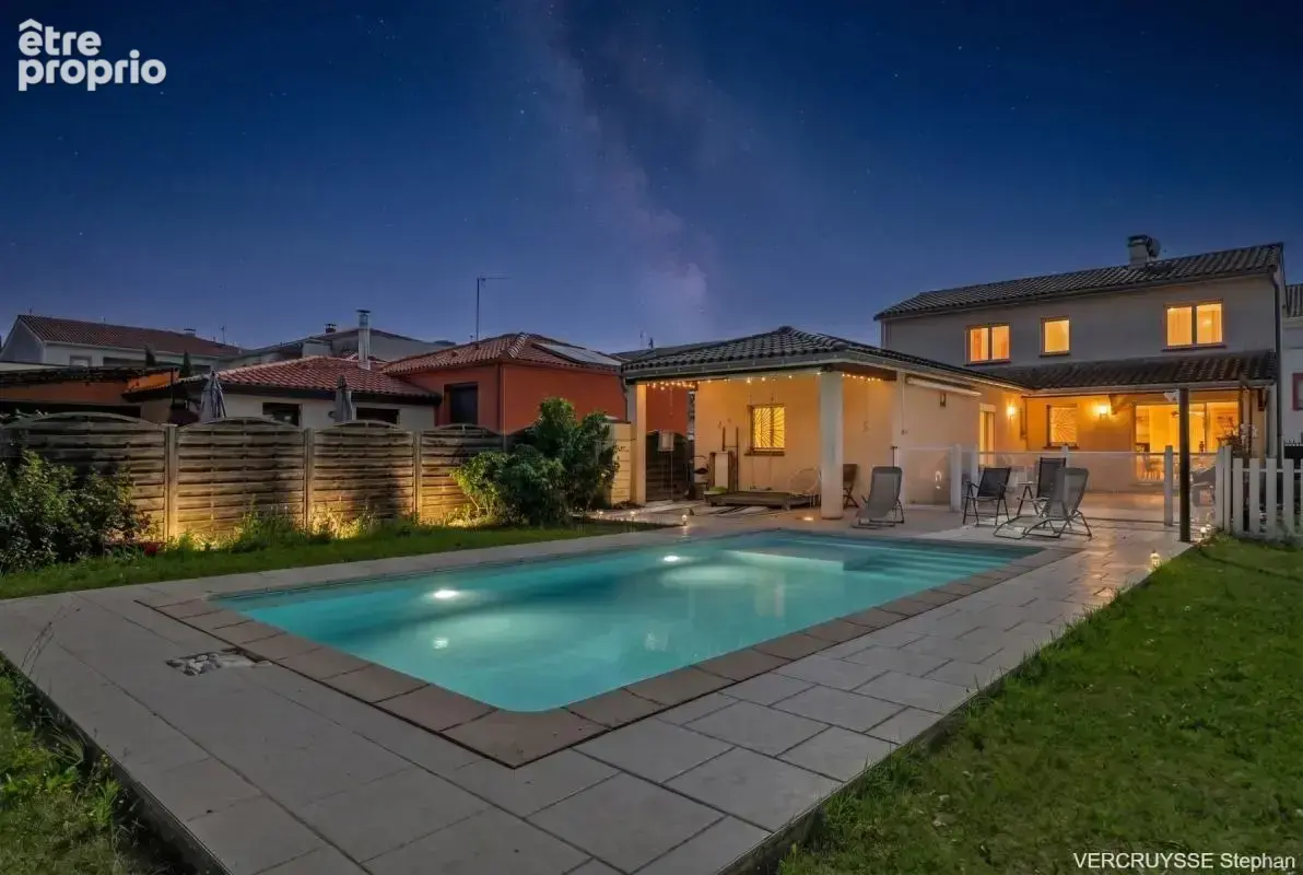 Maison Castelginest  175 m²  7 Pièces  5 Chambres + Bureau, piscine  DPE C  Proche Écoles & Calme - photo 2