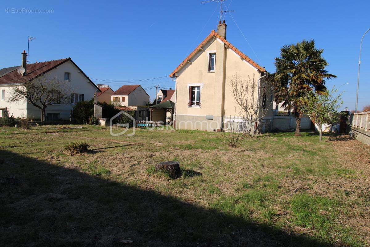 Maison à VARENNES-SUR-SEINE