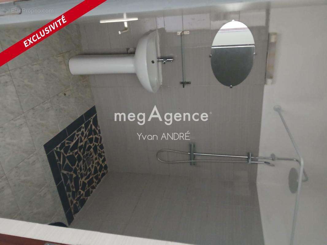 Appartement à REMIRE-MONTJOLY