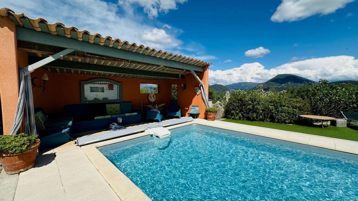 Maison à ENTRECHAUX